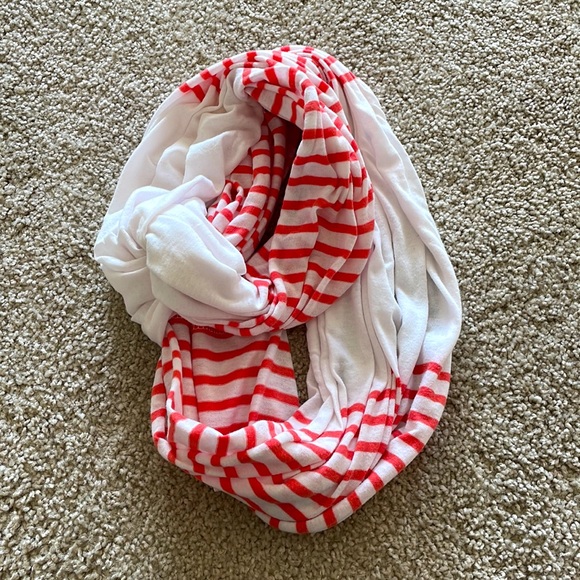Gap Infinity Scarf - Picture 3 of 3